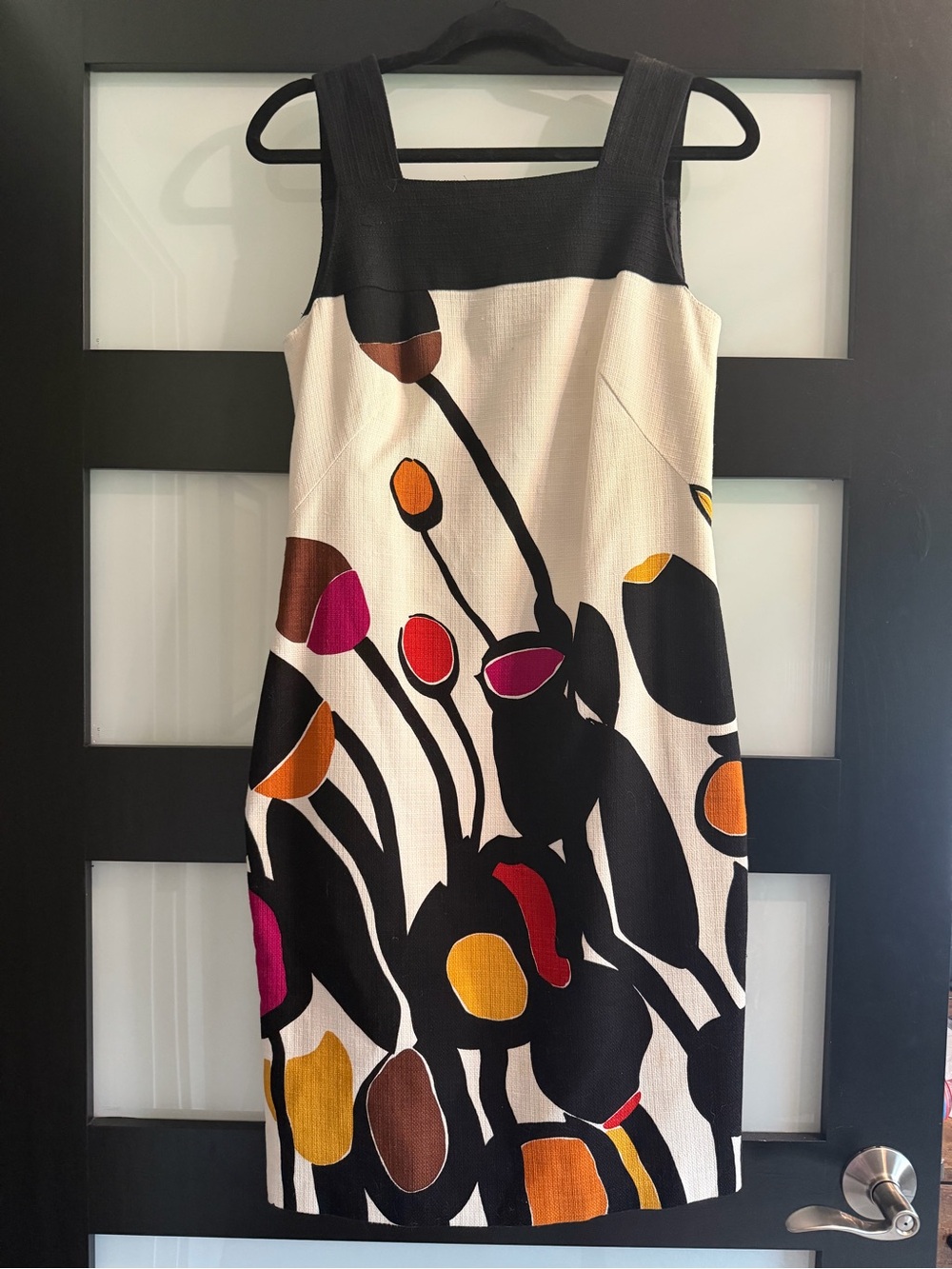 Sleeveless Floral Print Sheath Dress in Black & Cream